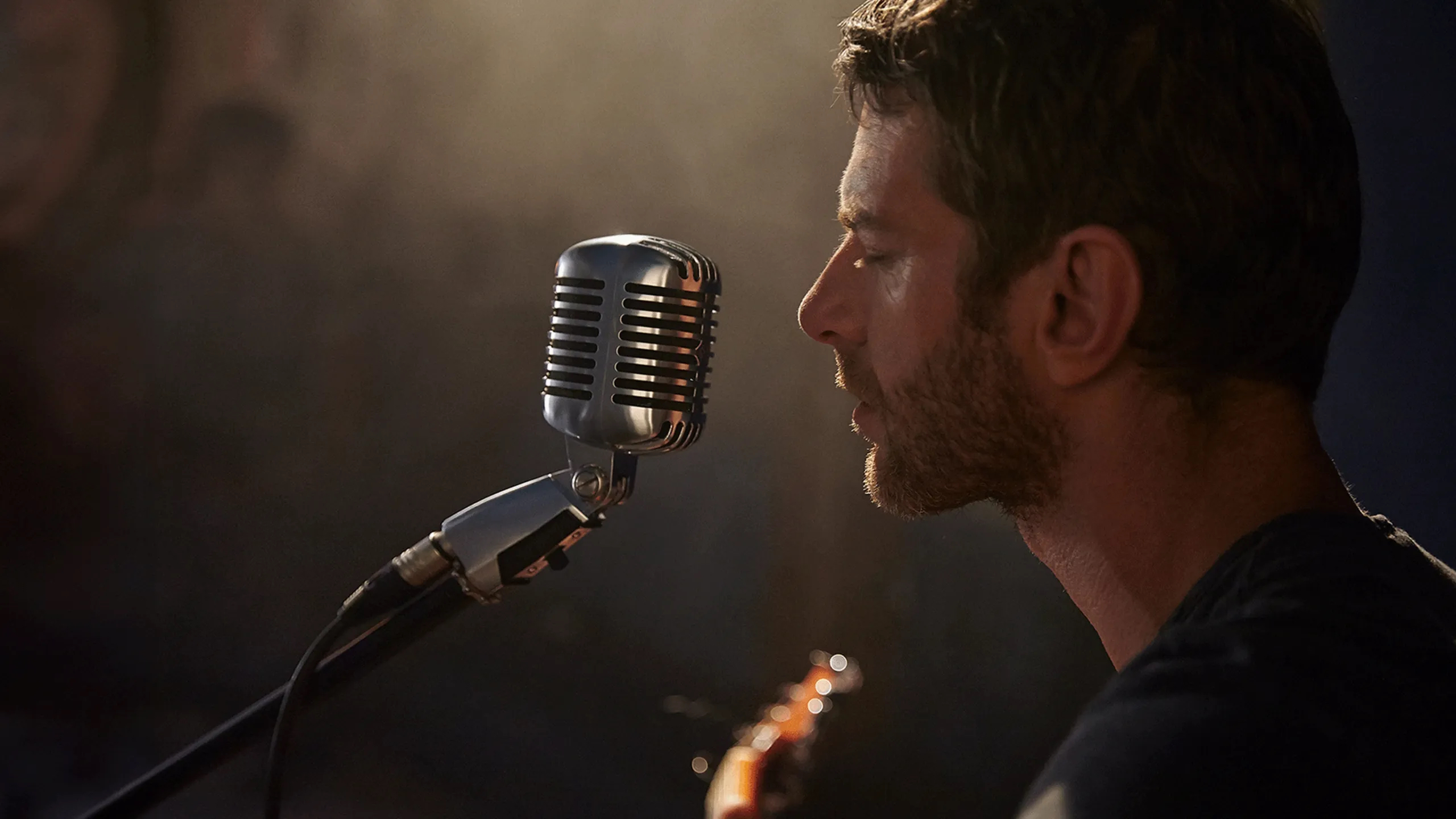 Man signing into microphone